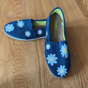 Hand painted daisy Bongo shoes size 8